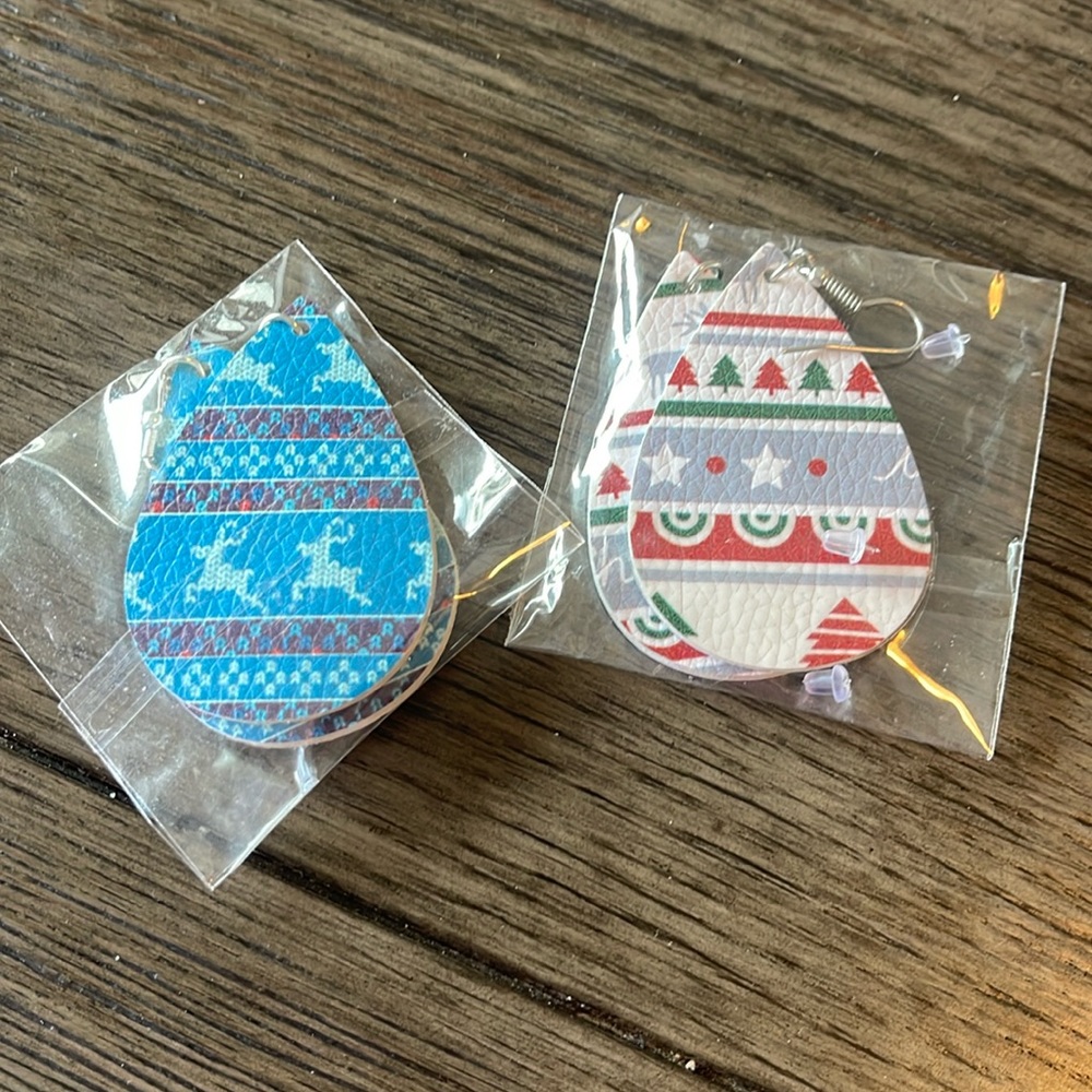 NIB faux leather Christmas tear drop earrings